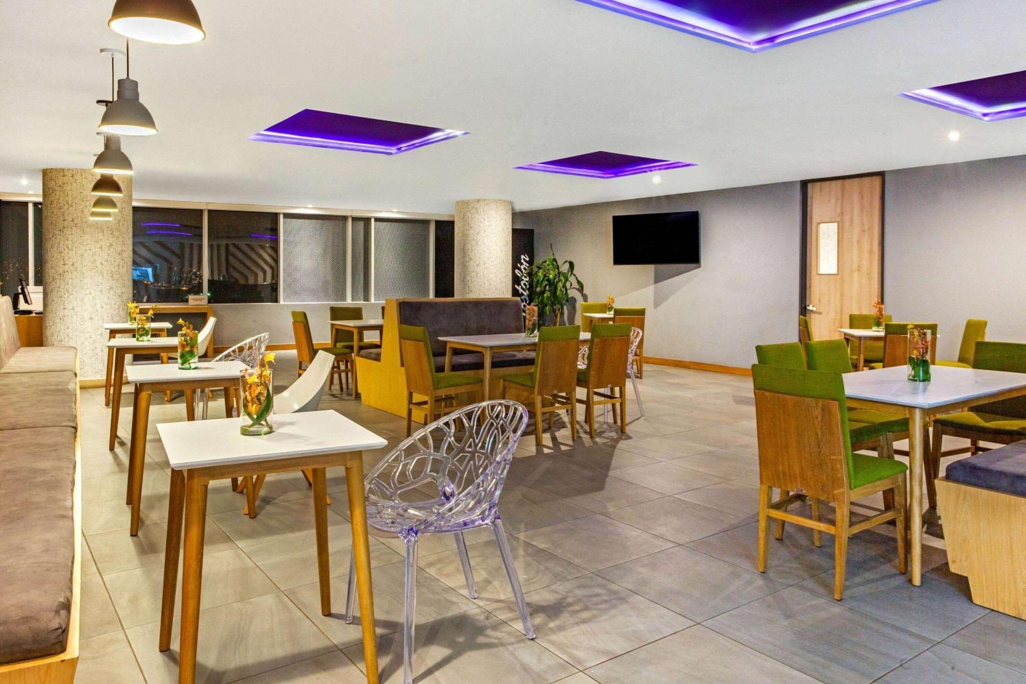 La Quinta By Wyndham Medellin 4*